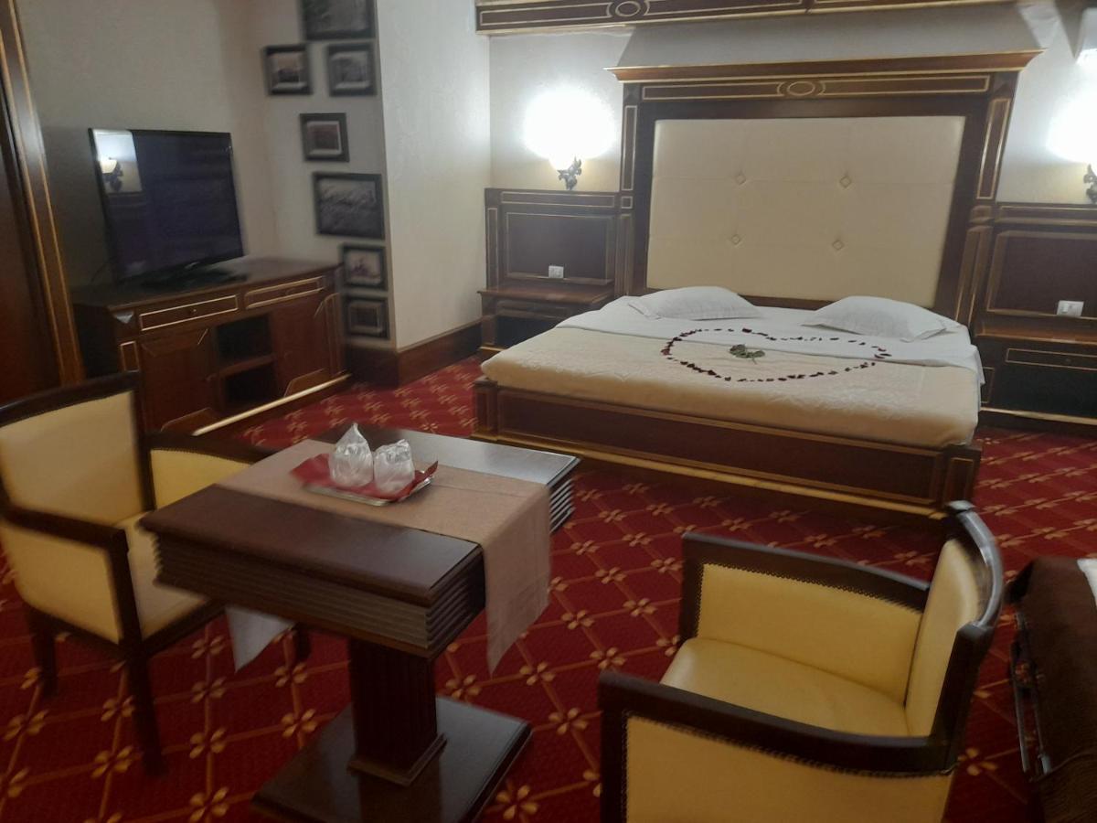 Pensiunea La Plopii Fara Sot Iasi Esterno foto