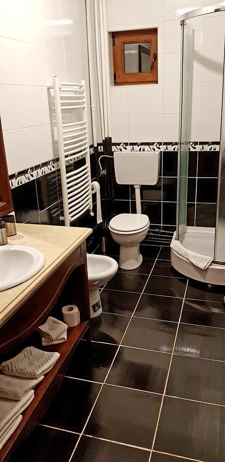 Pensiunea La Plopii Fara Sot Iasi Esterno foto